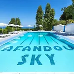 Sky Hotel 3*